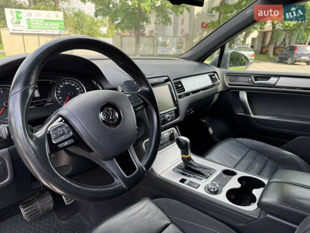 Сірий Фольксваген Туарег, об'ємом двигуна 2.97 л та пробігом 229 тис. км за 19800 $, фото 10 на Automoto.ua