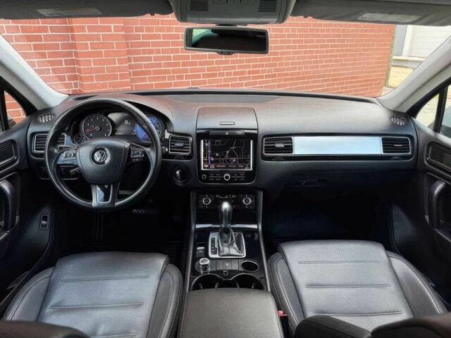 Серый Фольксваген Туарег, объемом двигателя 3.6 л и пробегом 86 тыс. км за 13000 $, фото 6 на Automoto.ua