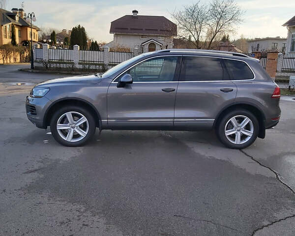Сірий Фольксваген Туарег, об'ємом двигуна 3 л та пробігом 84 тис. км за 28331 $, фото 5 на Automoto.ua