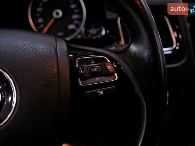 Серый Фольксваген Туарег, объемом двигателя 3 л и пробегом 219 тыс. км за 17900 $, фото 27 на Automoto.ua