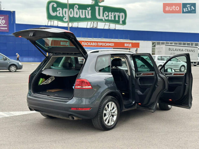 Серый Фольксваген Туарег, объемом двигателя 0 л и пробегом 211 тыс. км за 21450 $, фото 25 на Automoto.ua