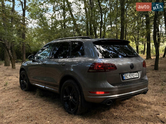 Серый Фольксваген Туарег, объемом двигателя 2.97 л и пробегом 224 тыс. км за 28086 $, фото 6 на Automoto.ua