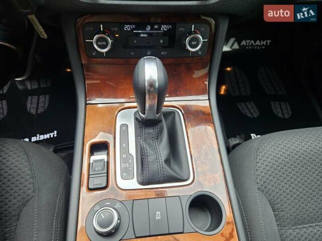 Сірий Фольксваген Туарег, об'ємом двигуна 2.97 л та пробігом 263 тис. км за 18790 $, фото 37 на Automoto.ua