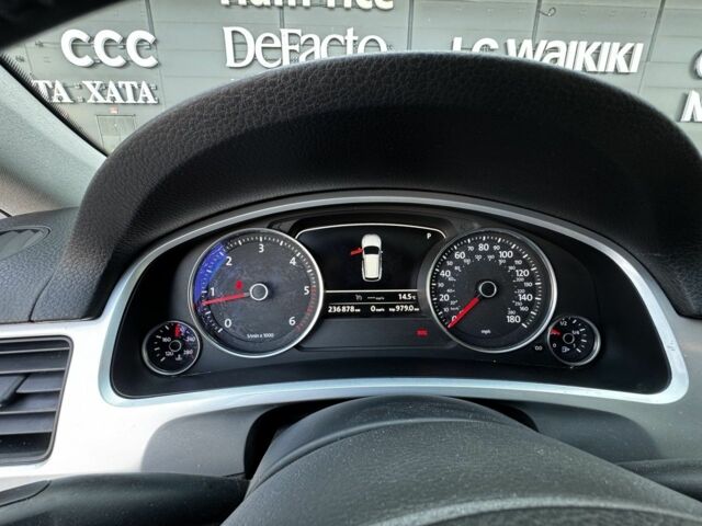 Серый Фольксваген Туарег, объемом двигателя 3 л и пробегом 237 тыс. км за 17500 $, фото 6 на Automoto.ua