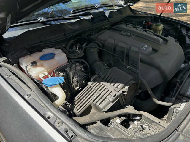 Серый Фольксваген Туарег, объемом двигателя 2.97 л и пробегом 224 тыс. км за 28086 $, фото 25 на Automoto.ua