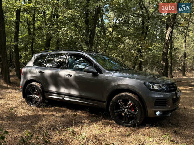 Серый Фольксваген Туарег, объемом двигателя 2.97 л и пробегом 224 тыс. км за 28086 $, фото 1 на Automoto.ua