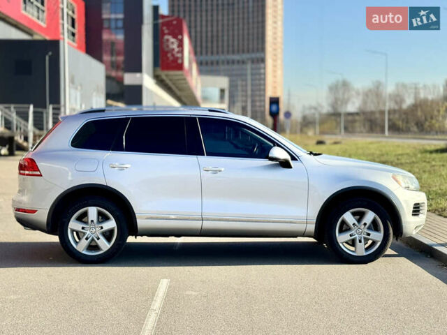 Серый Фольксваген Туарег, объемом двигателя 3 л и пробегом 222 тыс. км за 20800 $, фото 3 на Automoto.ua