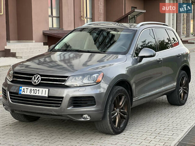 Серый Фольксваген Туарег, объемом двигателя 2.97 л и пробегом 261 тыс. км за 18000 $, фото 2 на Automoto.ua