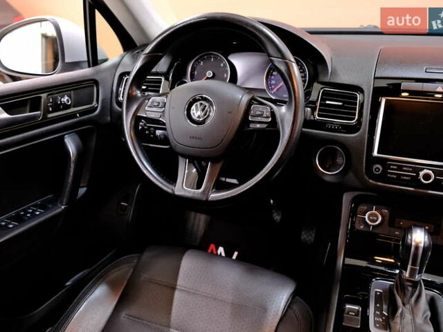 Серый Фольксваген Туарег, объемом двигателя 3 л и пробегом 219 тыс. км за 17900 $, фото 45 на Automoto.ua