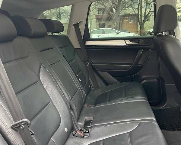 Сірий Фольксваген Туарег, об'ємом двигуна 3 л та пробігом 210 тис. км за 20700 $, фото 8 на Automoto.ua