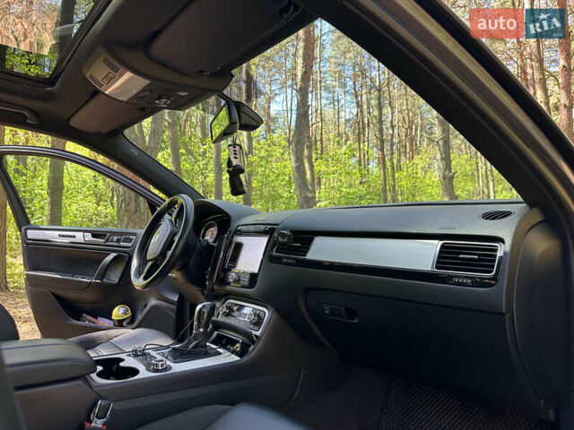 Серый Фольксваген Туарег, объемом двигателя 2.97 л и пробегом 224 тыс. км за 28086 $, фото 14 на Automoto.ua