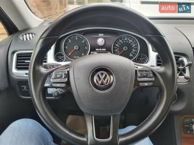 Фольксваген Туарег 2013 в Ровно на Automoto.ua Серый Фольксваген Туарег, объемом двигателя 3 л и пробегом 311 тыс. км за 20999 $, фото 55 на Automoto.ua