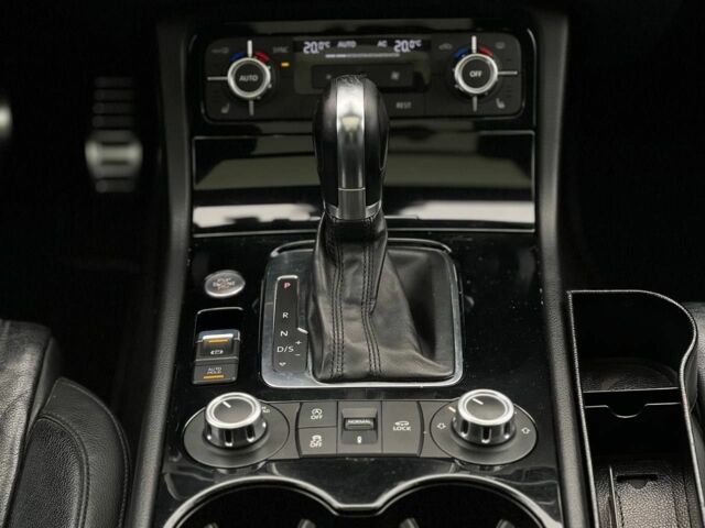 Серый Фольксваген Туарег, объемом двигателя 3 л и пробегом 223 тыс. км за 19500 $, фото 12 на Automoto.ua