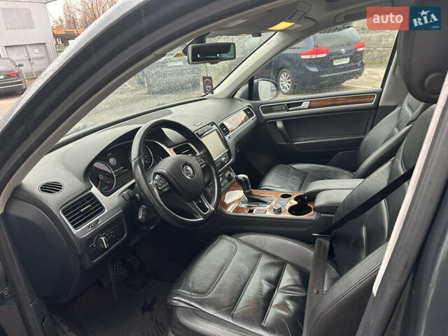 Серый Фольксваген Туарег, объемом двигателя 3 л и пробегом 222 тыс. км за 16500 $, фото 13 на Automoto.ua