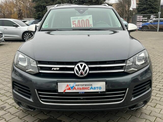 Серый Фольксваген Туарег, объемом двигателя 3 л и пробегом 223 тыс. км за 19500 $, фото 1 на Automoto.ua