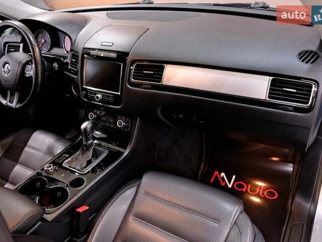 Серый Фольксваген Туарег, объемом двигателя 3 л и пробегом 219 тыс. км за 17900 $, фото 42 на Automoto.ua