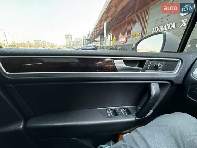 Фольксваген Туарег 2013 у Києві на Automoto.ua Сірий Фольксваген Туарег, об'ємом двигуна 2.97 л та пробігом 238 тис. км за 17000 $, фото 22 на Automoto.ua