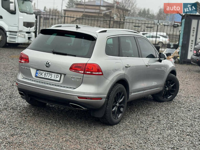 Сірий Фольксваген Туарег, об'ємом двигуна 3 л та пробігом 190 тис. км за 23800 $, фото 14 на Automoto.ua