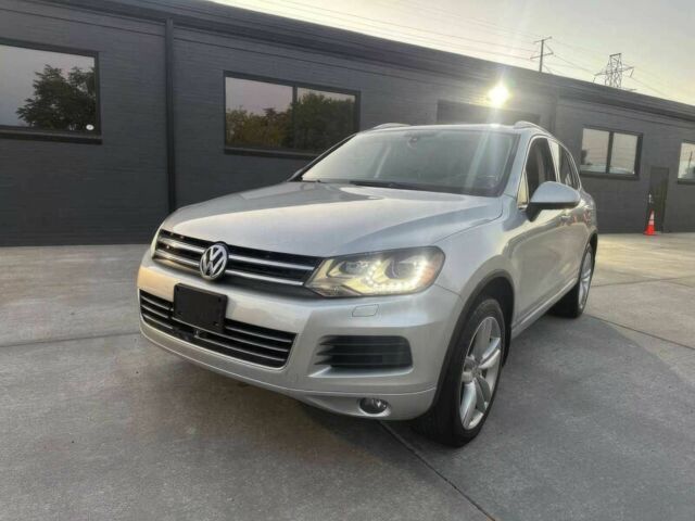 Серый Фольксваген Туарег, объемом двигателя 3.6 л и пробегом 83 тыс. км за 22000 $, фото 2 на Automoto.ua