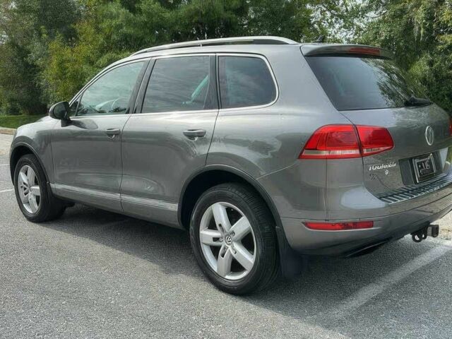 Серый Фольксваген Туарег, объемом двигателя 3.6 л и пробегом 83 тыс. км за 10000 $, фото 4 на Automoto.ua