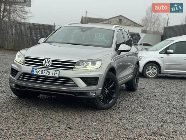 Сірий Фольксваген Туарег, об'ємом двигуна 3 л та пробігом 190 тис. км за 23800 $, фото 1 на Automoto.ua