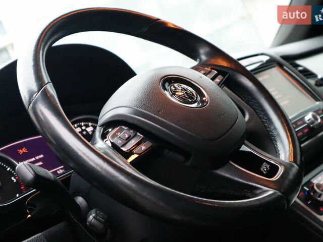 Серый Фольксваген Туарег, объемом двигателя 2.97 л и пробегом 142 тыс. км за 25500 $, фото 28 на Automoto.ua