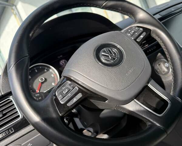 Сірий Фольксваген Туарег, об'ємом двигуна 2.97 л та пробігом 282 тис. км за 21300 $, фото 30 на Automoto.ua