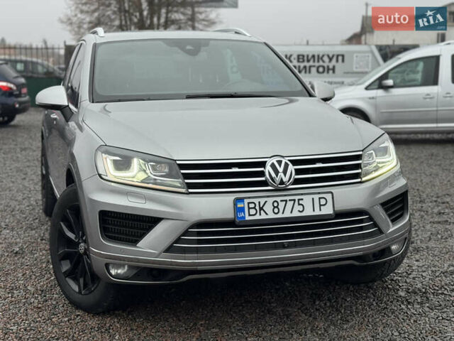 Сірий Фольксваген Туарег, об'ємом двигуна 3 л та пробігом 190 тис. км за 23800 $, фото 28 на Automoto.ua