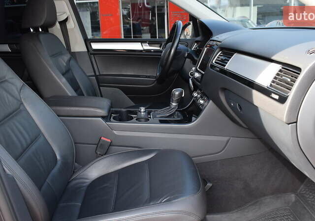 Сірий Фольксваген Туарег, об'ємом двигуна 2.97 л та пробігом 338 тис. км за 18900 $, фото 5 на Automoto.ua