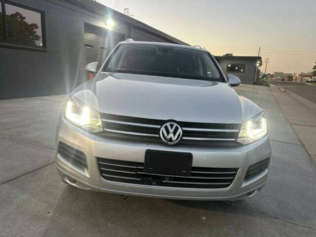 Серый Фольксваген Туарег, объемом двигателя 3.6 л и пробегом 83 тыс. км за 22000 $, фото 1 на Automoto.ua