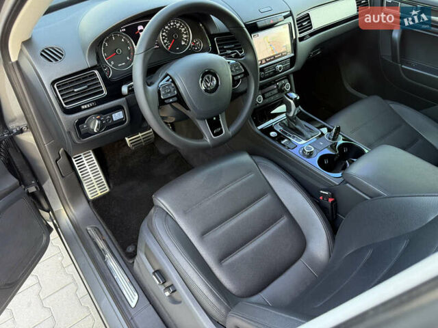 Сірий Фольксваген Туарег, об'ємом двигуна 2.97 л та пробігом 280 тис. км за 23000 $, фото 5 на Automoto.ua