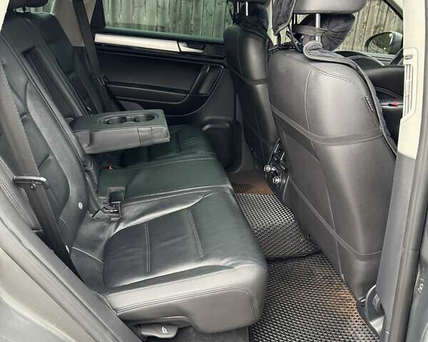 Сірий Фольксваген Туарег, об'ємом двигуна 2.97 л та пробігом 270 тис. км за 24000 $, фото 8 на Automoto.ua