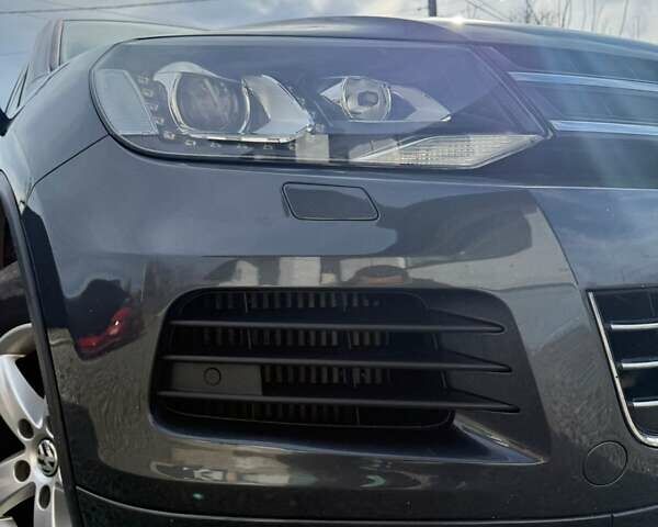 Сірий Фольксваген Туарег, об'ємом двигуна 2.97 л та пробігом 282 тис. км за 21300 $, фото 1 на Automoto.ua