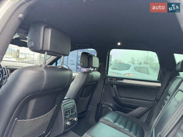 Сірий Фольксваген Туарег, об'ємом двигуна 3 л та пробігом 190 тис. км за 23800 $, фото 37 на Automoto.ua