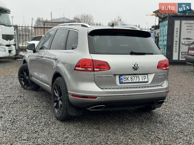 Сірий Фольксваген Туарег, об'ємом двигуна 3 л та пробігом 190 тис. км за 23800 $, фото 27 на Automoto.ua