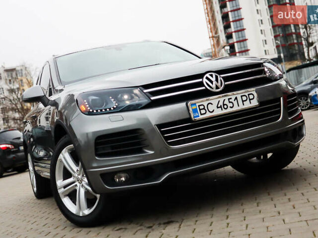Серый Фольксваген Туарег, объемом двигателя 2.97 л и пробегом 142 тыс. км за 25500 $, фото 2 на Automoto.ua