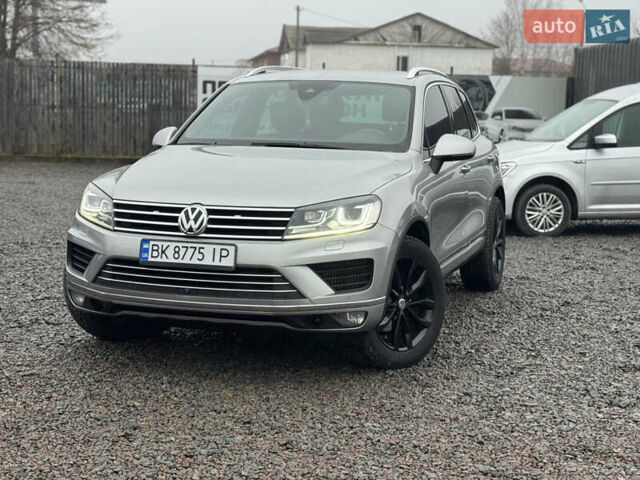 Сірий Фольксваген Туарег, об'ємом двигуна 3 л та пробігом 190 тис. км за 23800 $, фото 4 на Automoto.ua