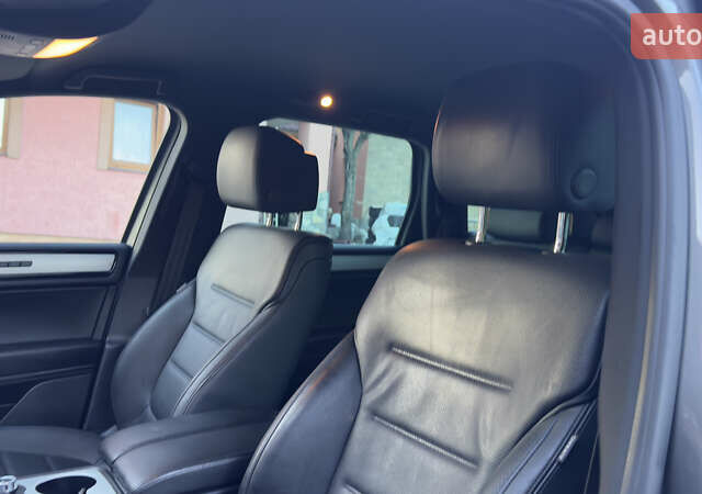 Сірий Фольксваген Туарег, об'ємом двигуна 2.97 л та пробігом 223 тис. км за 24600 $, фото 63 на Automoto.ua