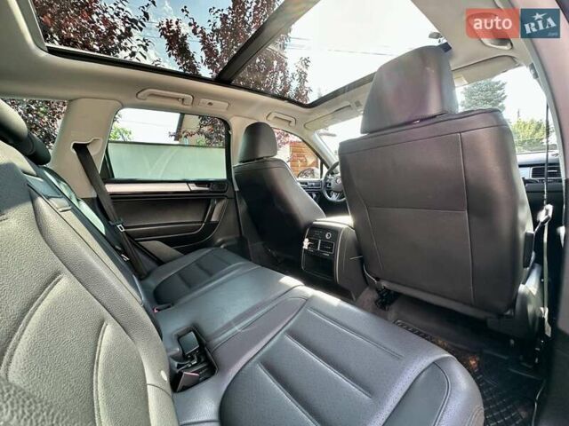 Серый Фольксваген Туарег, объемом двигателя 3 л и пробегом 228 тыс. км за 19999 $, фото 22 на Automoto.ua