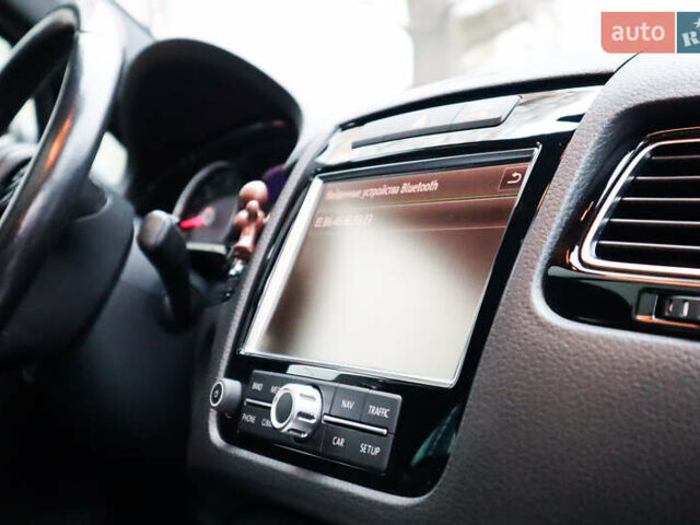 Серый Фольксваген Туарег, объемом двигателя 2.97 л и пробегом 142 тыс. км за 25500 $, фото 47 на Automoto.ua