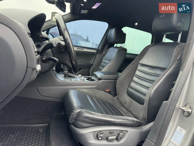 Сірий Фольксваген Туарег, об'ємом двигуна 3 л та пробігом 190 тис. км за 23800 $, фото 63 на Automoto.ua