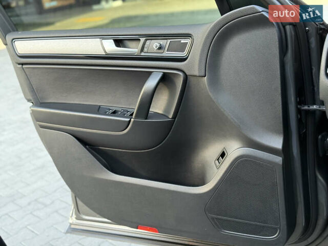 Сірий Фольксваген Туарег, об'ємом двигуна 2.97 л та пробігом 280 тис. км за 23000 $, фото 30 на Automoto.ua