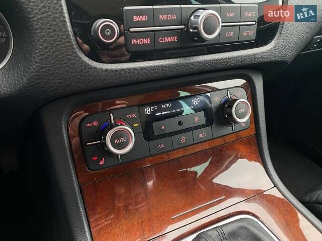 Сірий Фольксваген Туарег, об'ємом двигуна 2.97 л та пробігом 157 тис. км за 24300 $, фото 20 на Automoto.ua