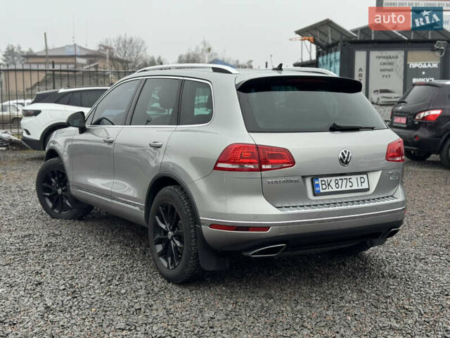Сірий Фольксваген Туарег, об'ємом двигуна 3 л та пробігом 190 тис. км за 23800 $, фото 25 на Automoto.ua