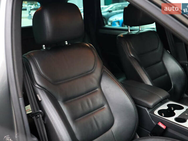 Серый Фольксваген Туарег, объемом двигателя 2.97 л и пробегом 142 тыс. км за 25500 $, фото 25 на Automoto.ua