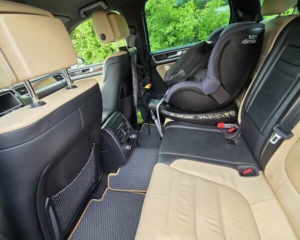 Серый Фольксваген Туарег, объемом двигателя 2.97 л и пробегом 292 тыс. км за 23000 $, фото 16 на Automoto.ua