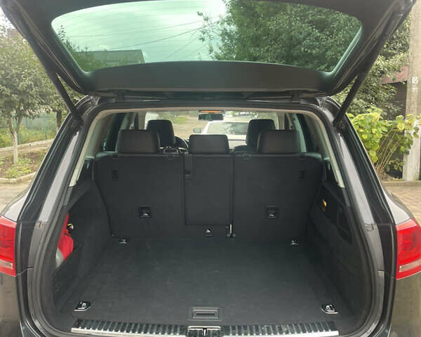 Серый Фольксваген Туарег, объемом двигателя 3 л и пробегом 278 тыс. км за 17500 $, фото 30 на Automoto.ua