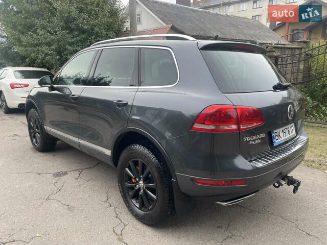 Серый Фольксваген Туарег, объемом двигателя 3 л и пробегом 278 тыс. км за 17500 $, фото 6 на Automoto.ua