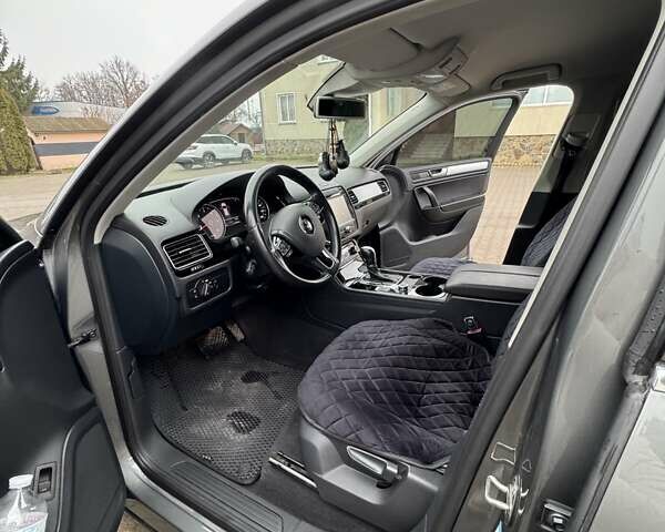 Сірий Фольксваген Туарег, об'ємом двигуна 2.97 л та пробігом 270 тис. км за 24000 $, фото 13 на Automoto.ua