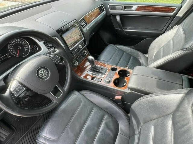 Серый Фольксваген Туарег, объемом двигателя 3.6 л и пробегом 83 тыс. км за 10000 $, фото 6 на Automoto.ua